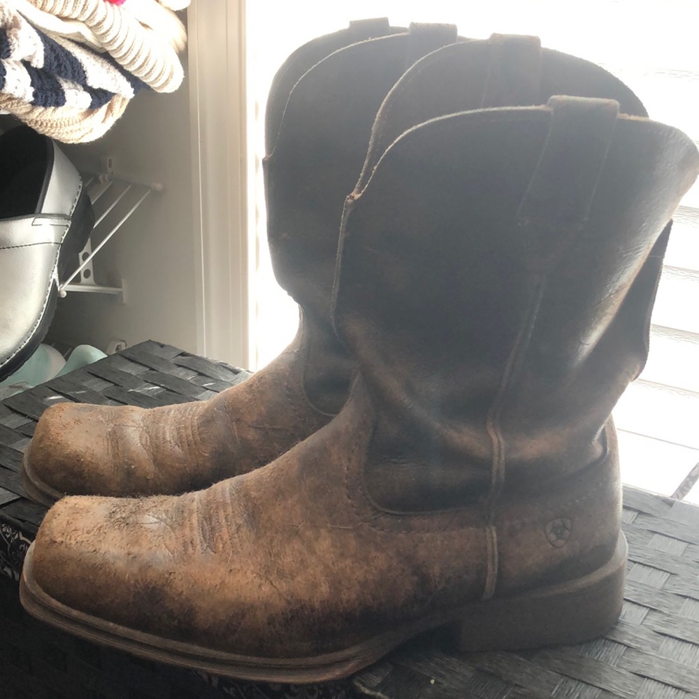 Distressed ariat boots worn about 5-6 times